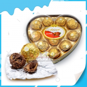 12 adet kalp şeklinde çikolata