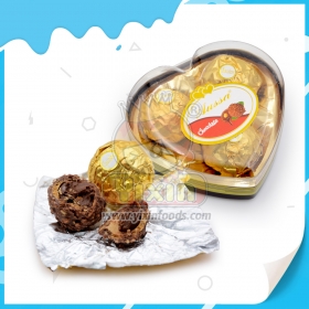 3 adet kalp şeklinde çikolata